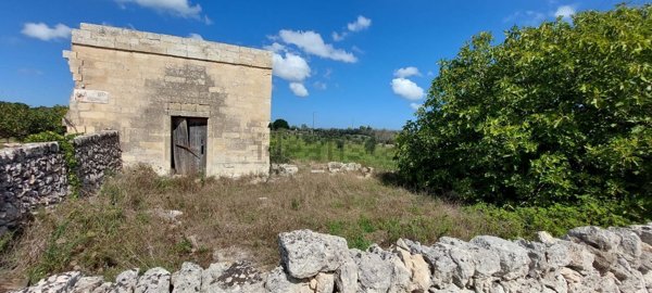casa indipendente in vendita a Lizzanello