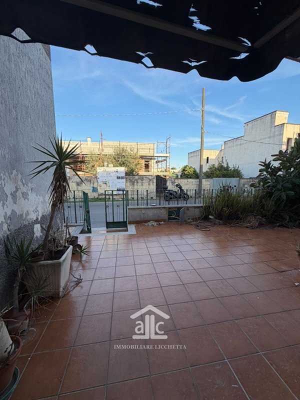 casa indipendente in vendita a Lizzanello