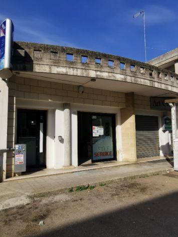 locale commerciale in vendita a Maglie