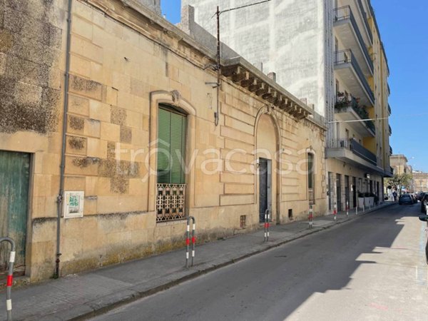 casa indipendente in vendita a Maglie