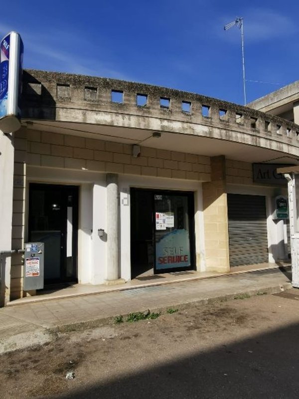 locale commerciale in vendita a Maglie