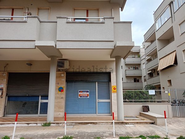 locale commerciale in vendita a Maglie