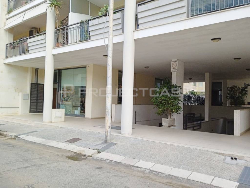 locale commerciale in vendita a Maglie