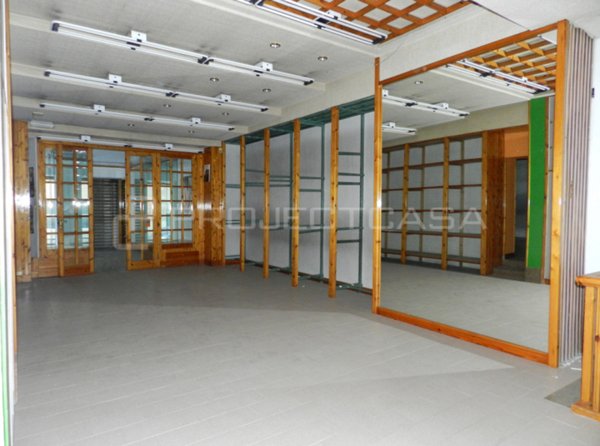 locale commerciale in vendita a Maglie