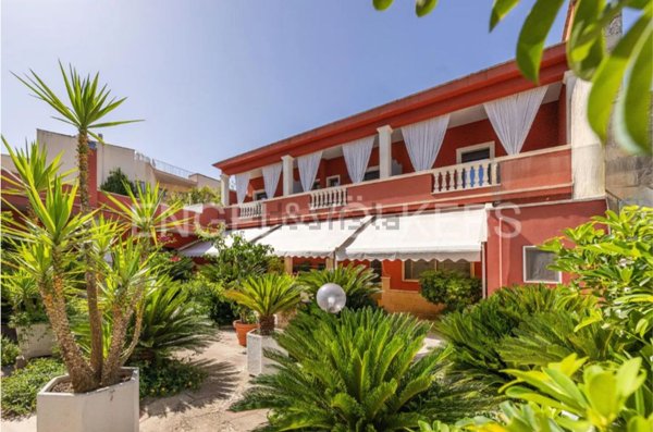 casa indipendente in vendita a Maglie