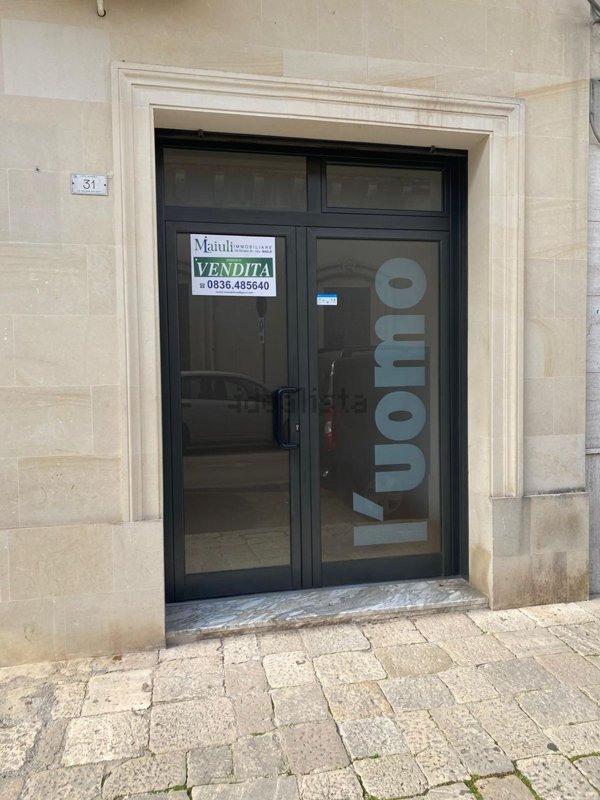 locale commerciale in vendita a Maglie