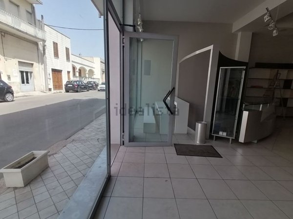 locale commerciale in vendita a Maglie
