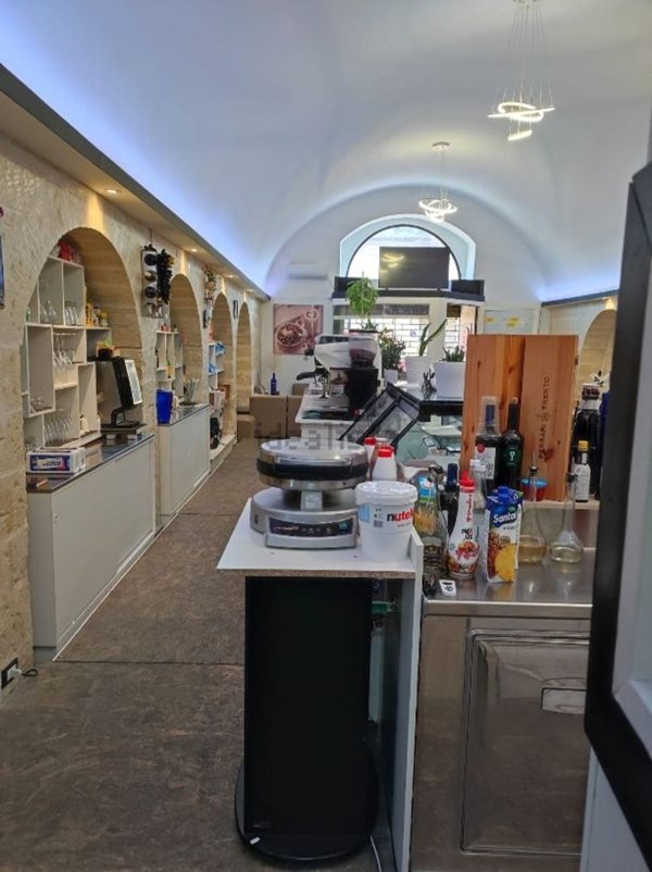 locale commerciale in vendita a Maglie