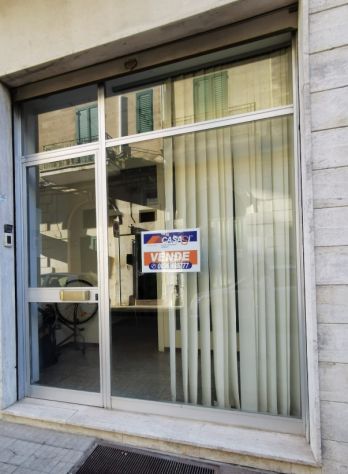locale commerciale in vendita a Maglie
