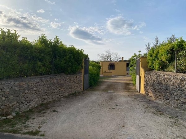locale commerciale in vendita a Maglie