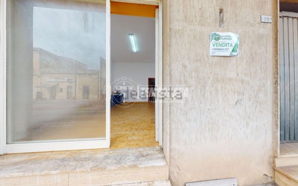 locale commerciale in vendita a Maglie