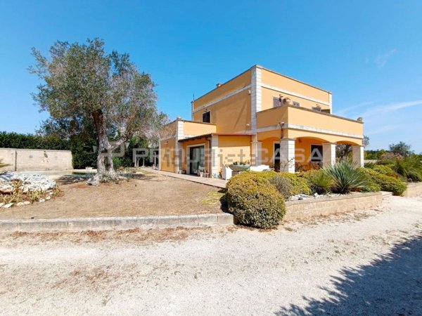 casa indipendente in vendita a Maglie
