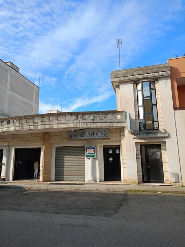 locale commerciale in vendita a Maglie
