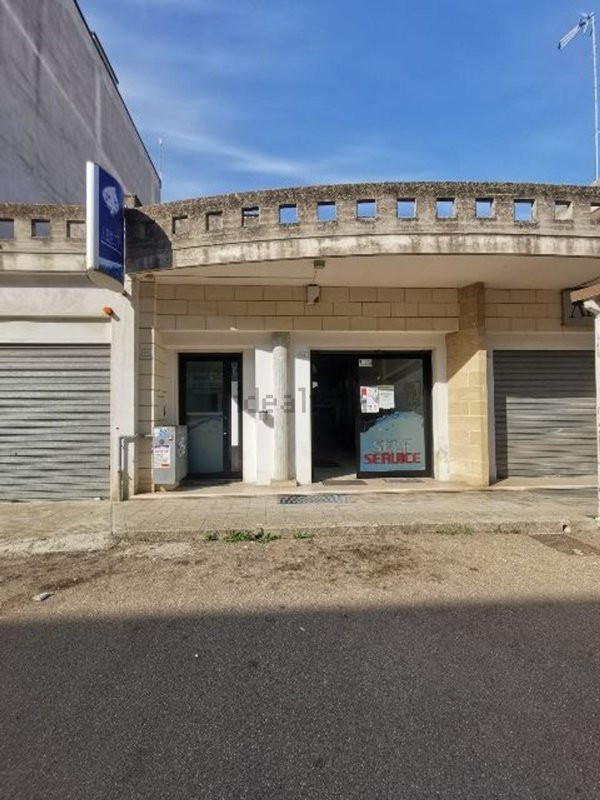 locale commerciale in vendita a Maglie