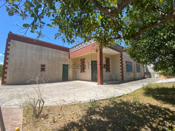 casa indipendente in vendita a Maglie