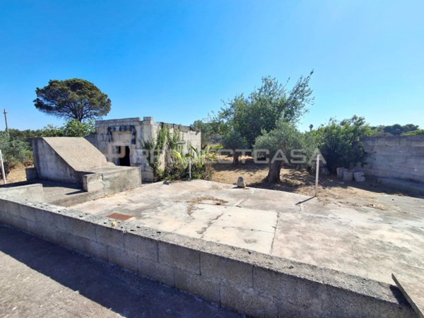 casa indipendente in vendita a Maglie