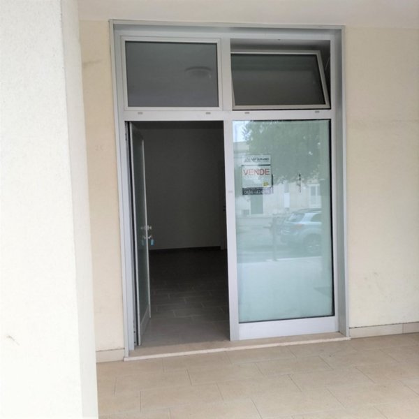 locale commerciale in vendita a Maglie