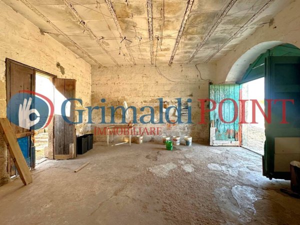 intera palazzina in vendita a Maglie in zona Morigino