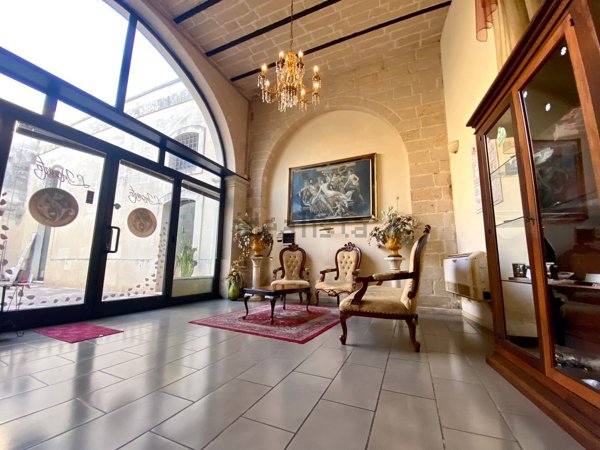 locale commerciale in vendita a Maglie