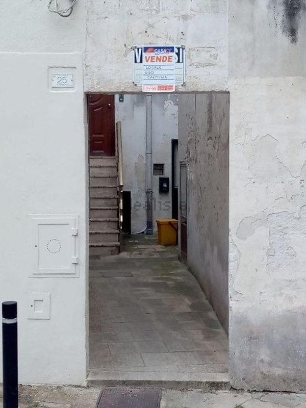 locale di sgombero in vendita a Maglie