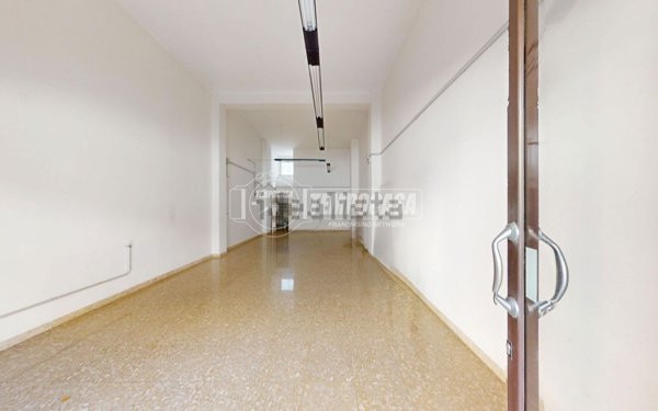 locale commerciale in vendita a Maglie