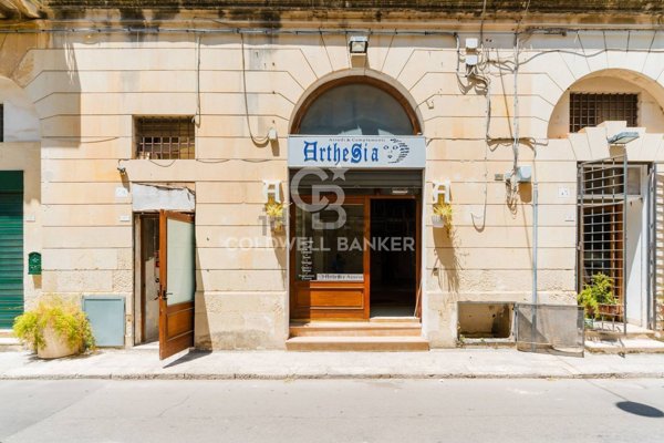 locale commerciale in vendita a Maglie