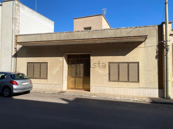 casa indipendente in vendita a Maglie