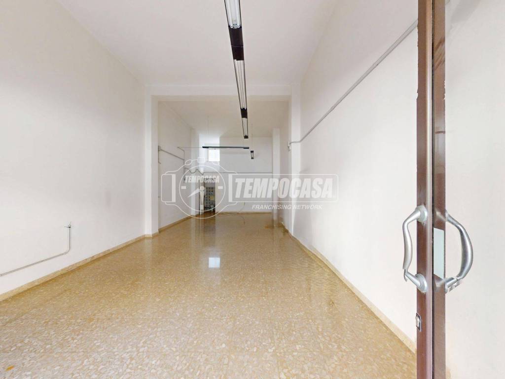 negozio in vendita a Maglie