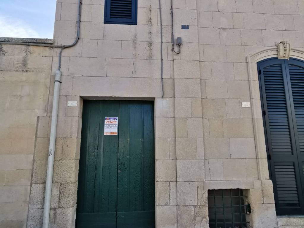 locale commerciale in vendita a Maglie
