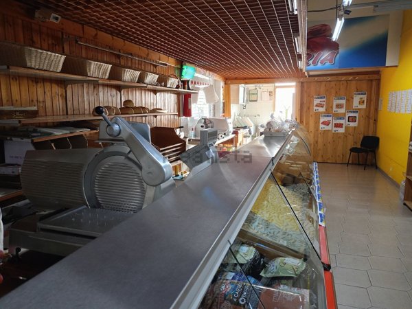 locale commerciale in vendita a Maglie