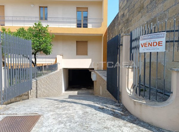 locale di sgombero in vendita a Maglie