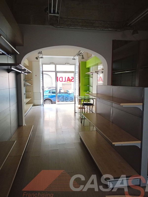 locale commerciale in vendita a Maglie