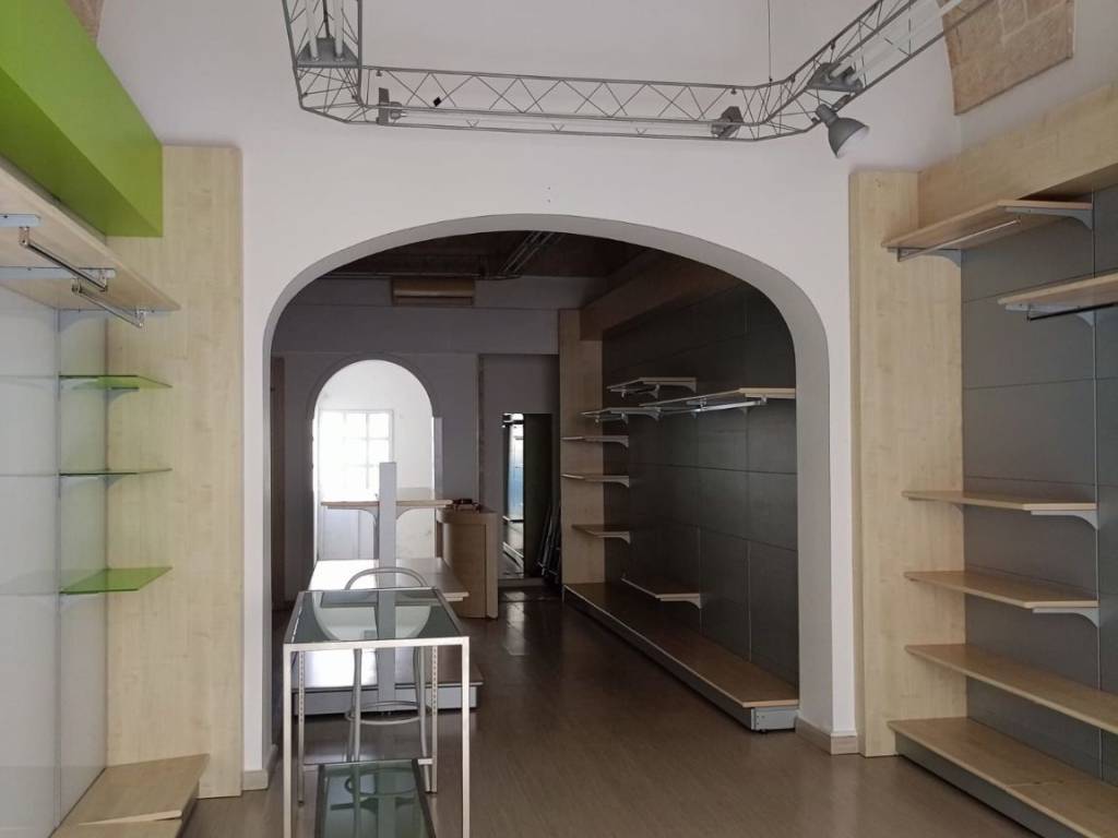 negozio in vendita a Maglie