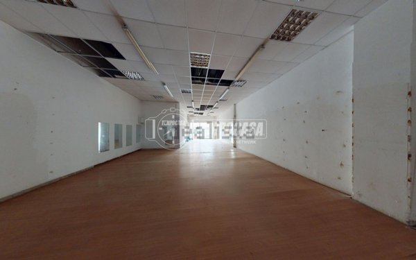 locale commerciale in vendita a Maglie