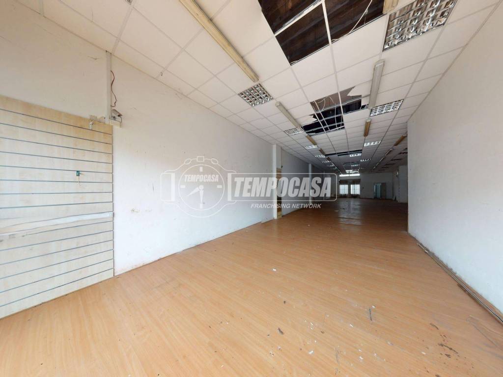 negozio in vendita a Maglie