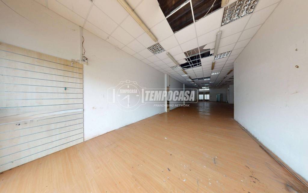 negozio in vendita a Maglie