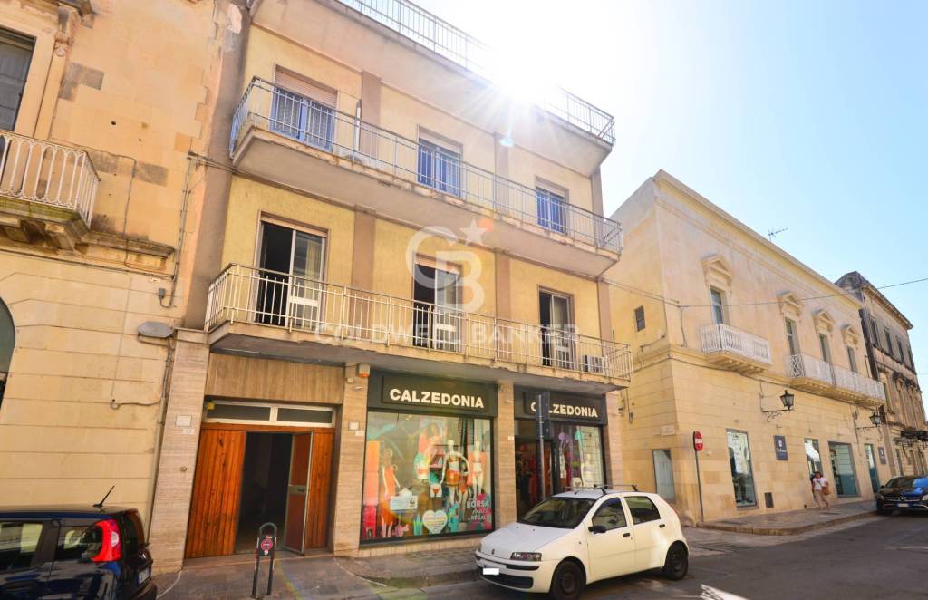 locale commerciale in vendita a Maglie