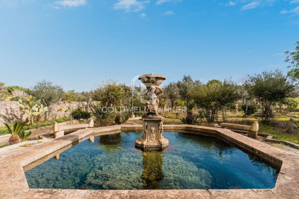 casa indipendente in vendita a Maglie