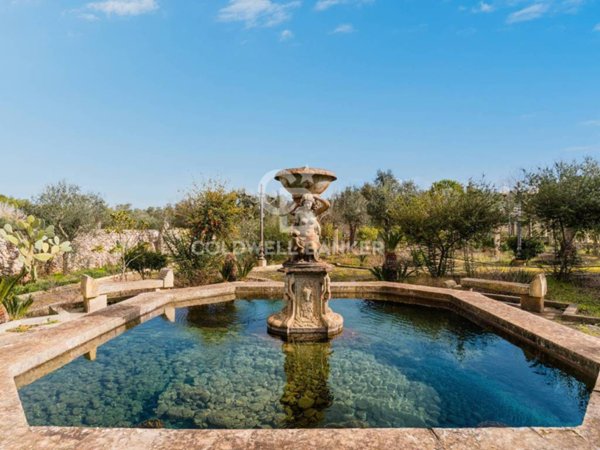 casa indipendente in vendita a Maglie