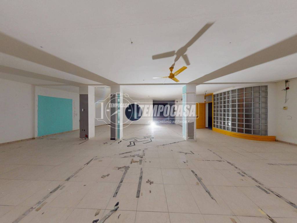 negozio in vendita a Maglie