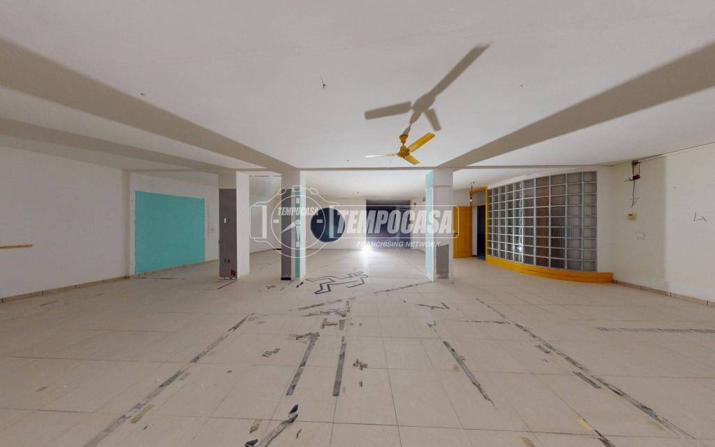 negozio in vendita a Maglie