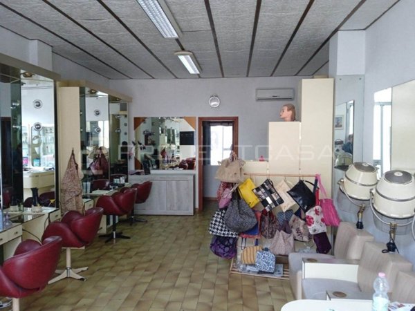 negozio in vendita a Maglie