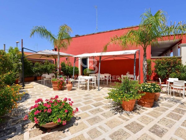 intera palazzina in vendita a Maglie