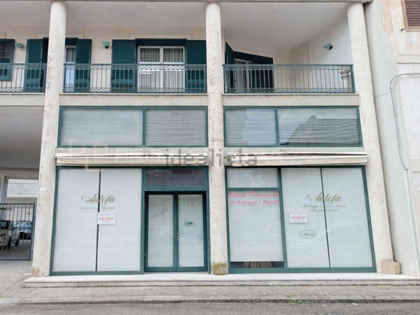 locale commerciale in vendita a Maglie