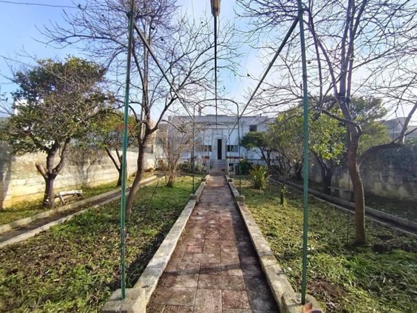casa indipendente in vendita a Maglie