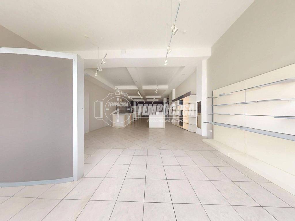 negozio in vendita a Maglie