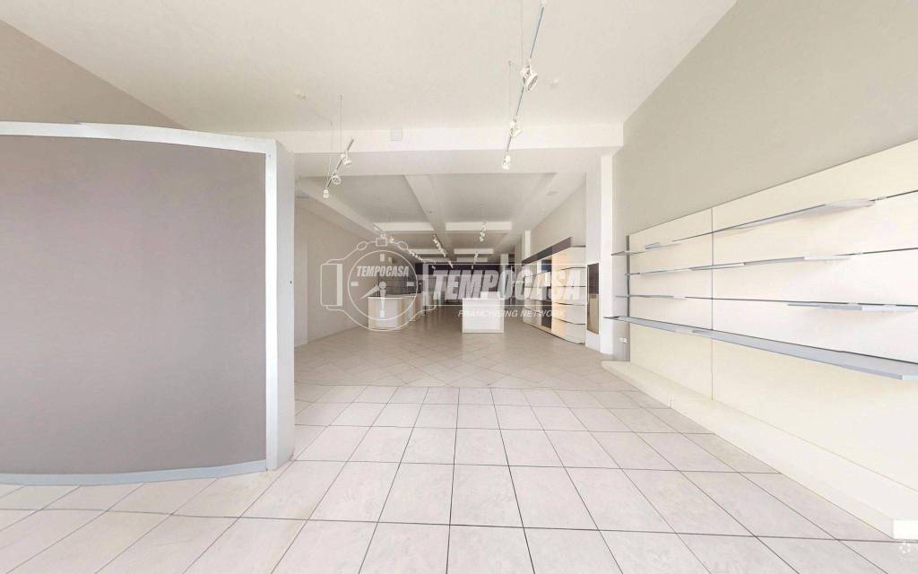 negozio in vendita a Maglie