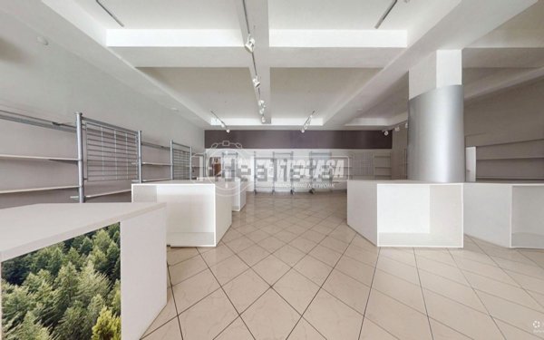 locale commerciale in vendita a Maglie