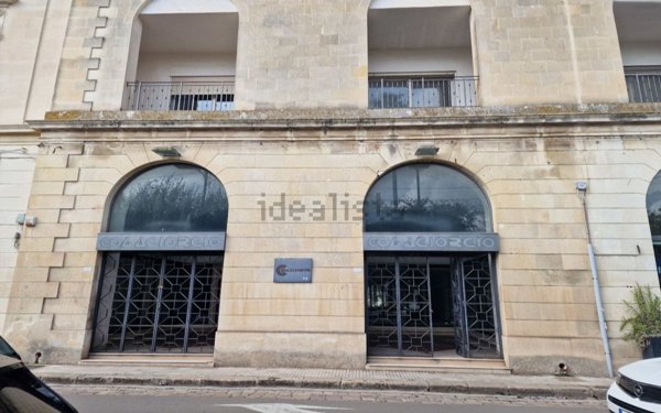 locale commerciale in vendita a Maglie