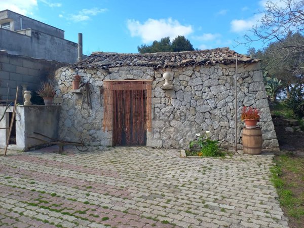 casa indipendente in vendita a Martano